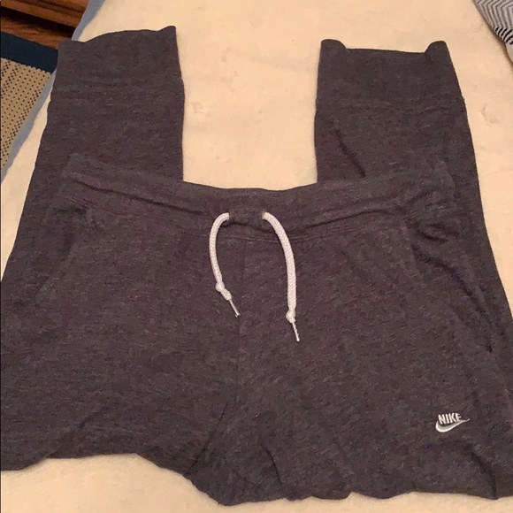 Nike sweat pants (3/4 length) - Picture 3 of 3